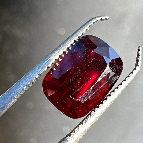 Reddish Garnet 3.30 CT's Attractive Piece - Picture 16 of 16